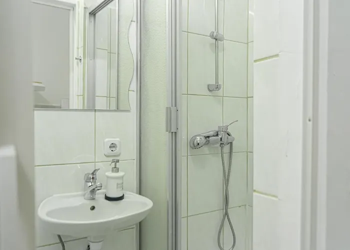 Economy 1br Well Connected To The Whole *